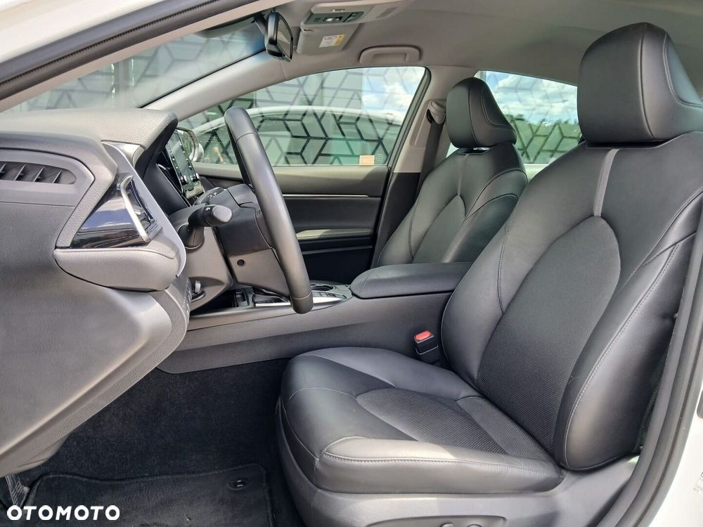 Toyota Camry - 6