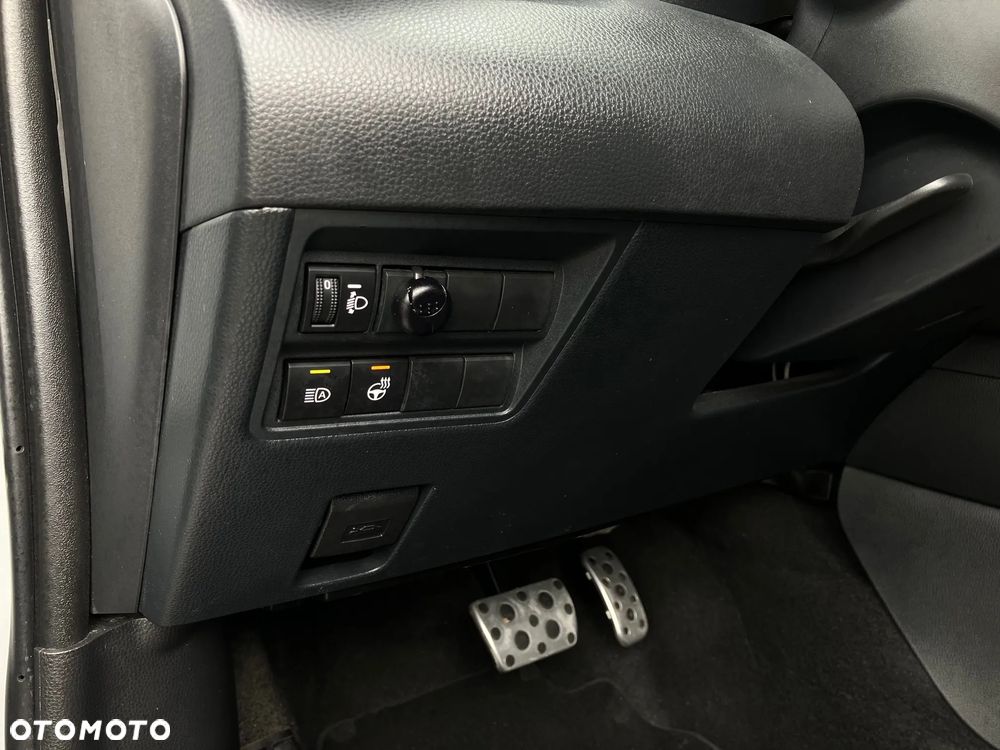 Toyota Yaris Hybrid 1.5 GR Sport - 36