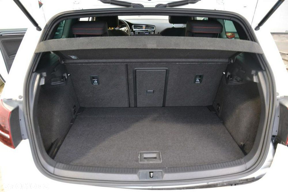Volkswagen Golf - 23