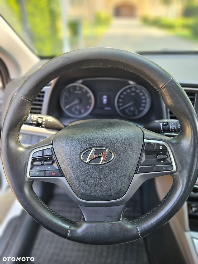Hyundai Elantra - 26