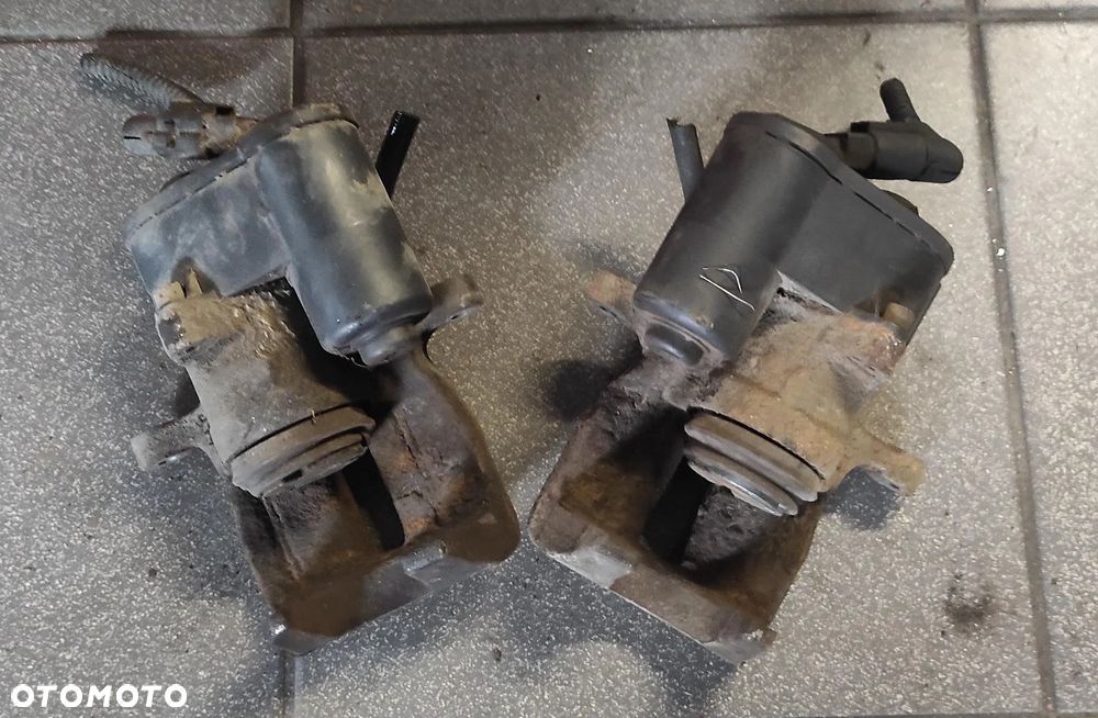 VW PASSAT B6 B7 CC ZACISK TYŁ TYLNY HAMULCOWY HAMULCA RĘCZNEGO ELEKTRYCZNY LEWY PRAWY WYSYŁKA !!!! - 2