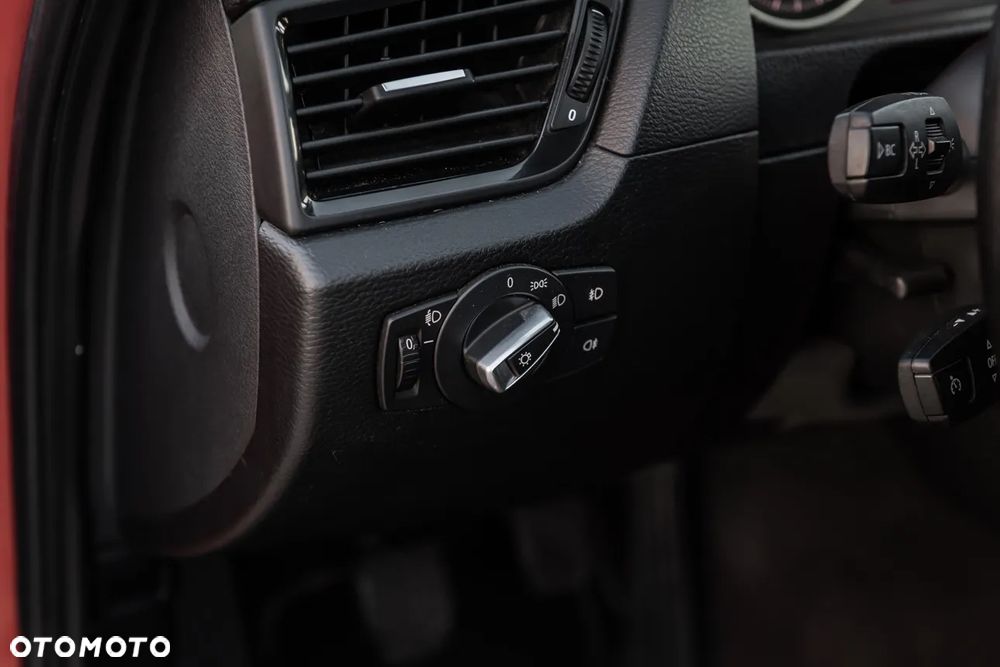 BMW X1 sDrive18d - 15