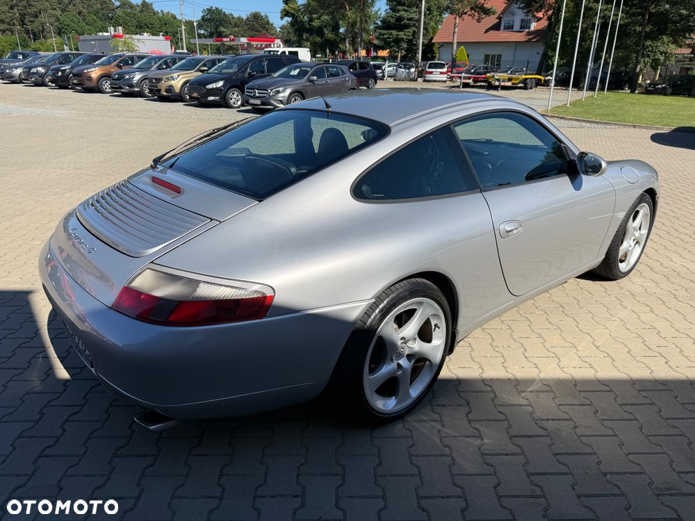 Porsche 911 Carrera 4 - 13
