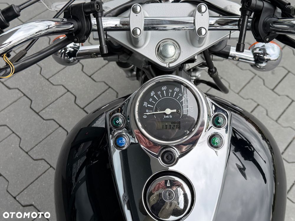 Suzuki Intruder - 24