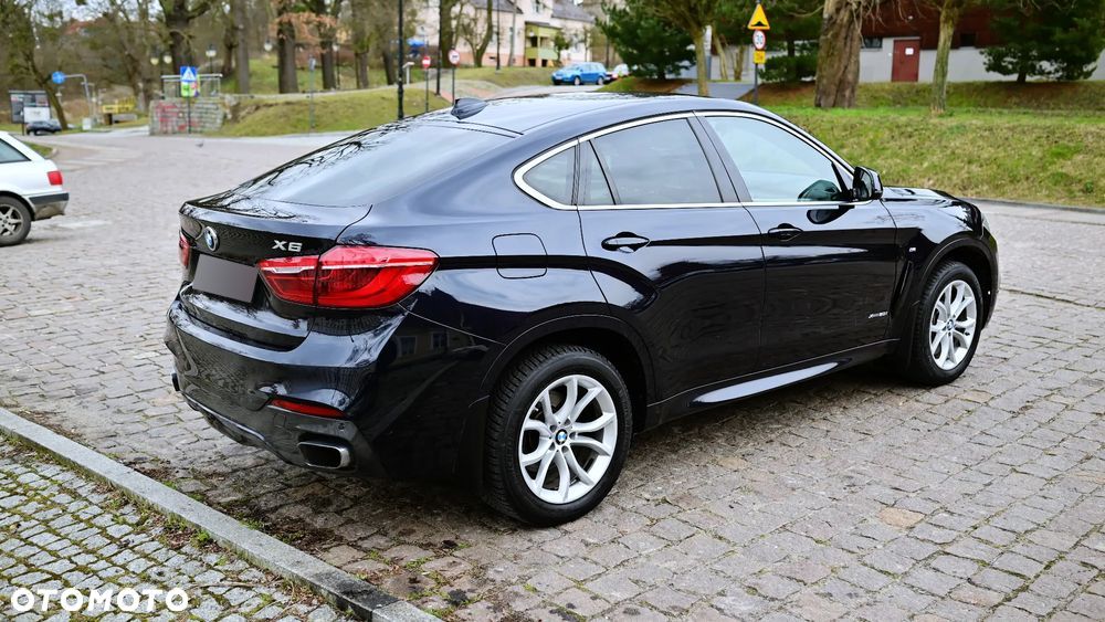 BMW X6 xDrive50i - 18