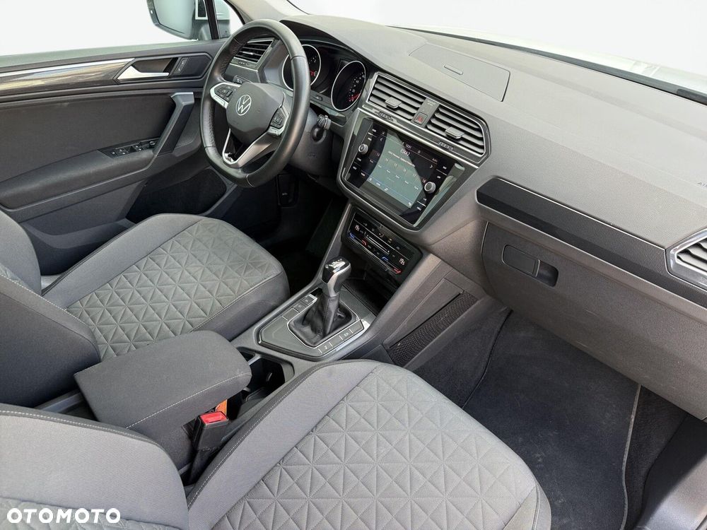 Volkswagen Tiguan - 12