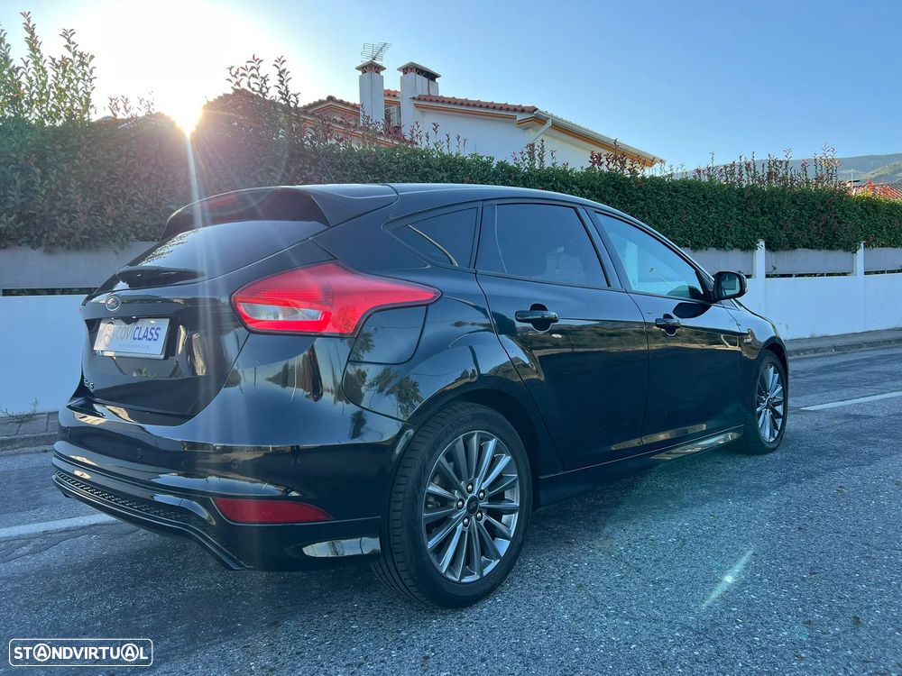 Ford Focus 1.5 TDCi EcoBlue ST-Line - 2
