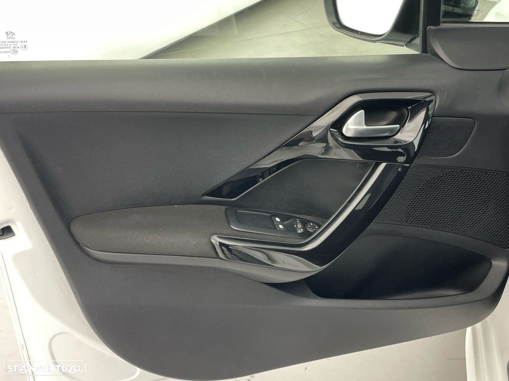 Peugeot 208 1.2 PureTech Style - 18