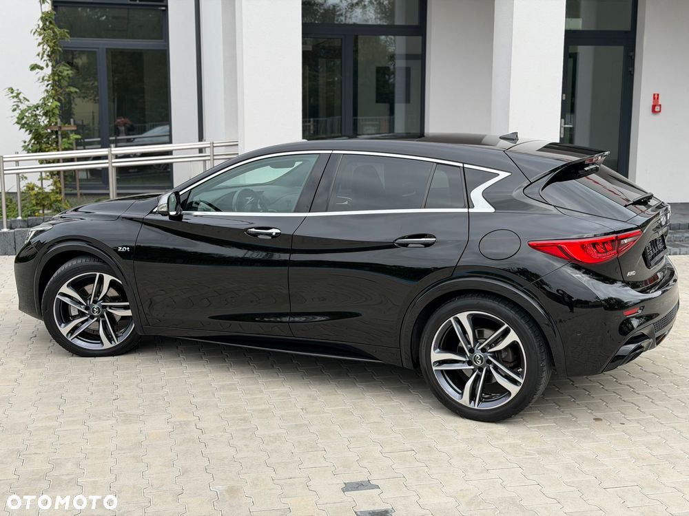 Infiniti Q30 2.0t DCT AWD Sport City Black - 18