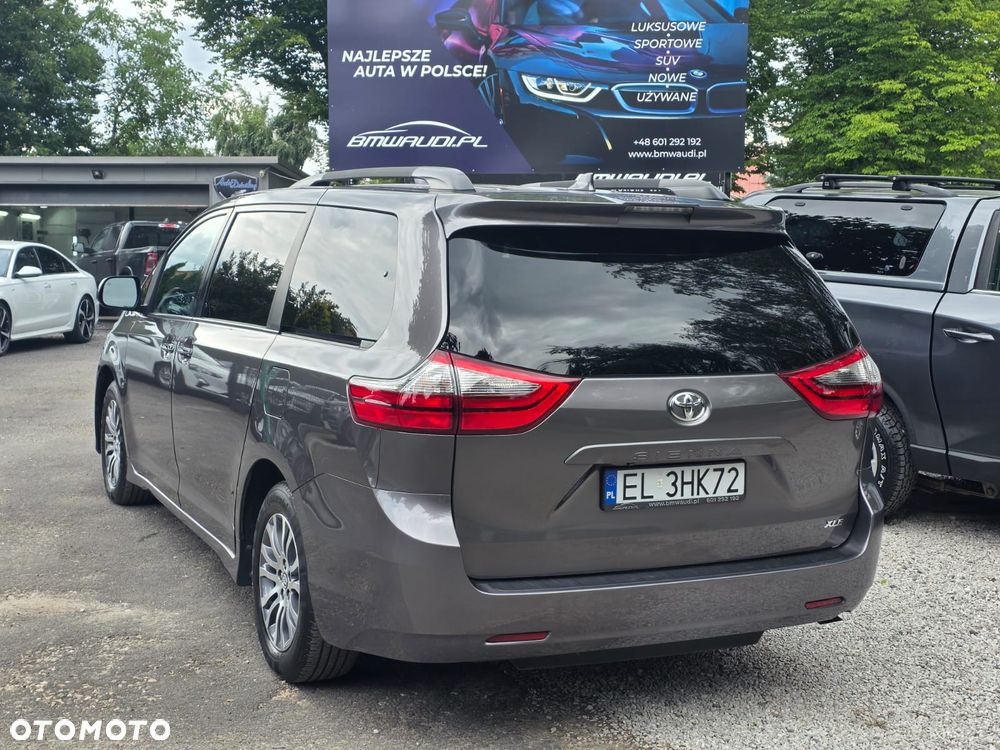 Toyota Sienna - 9