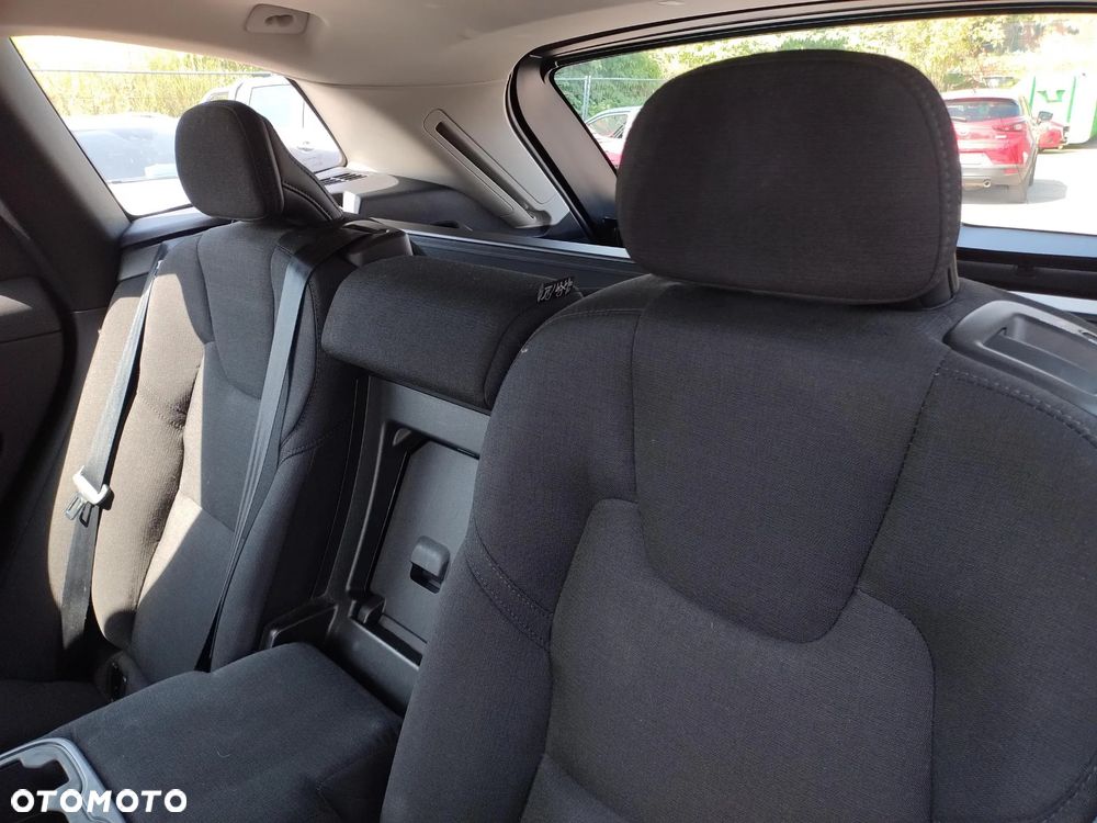 Volvo XC 60 B4 B Momentum - 17