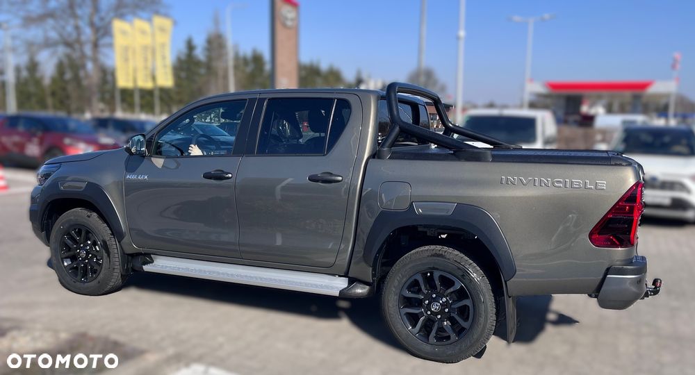 Toyota Hilux - 12