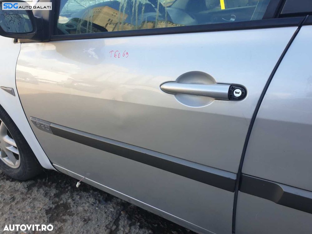 Bandou Ornament Plastic de pe Usa Portiera Stanga Fata Renault Megane 2 2002 - 2008 - 7