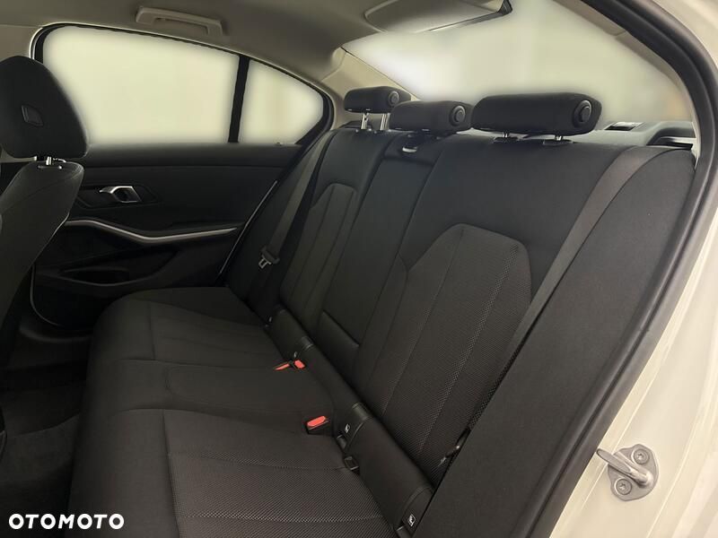 BMW Seria 3 318i - 20