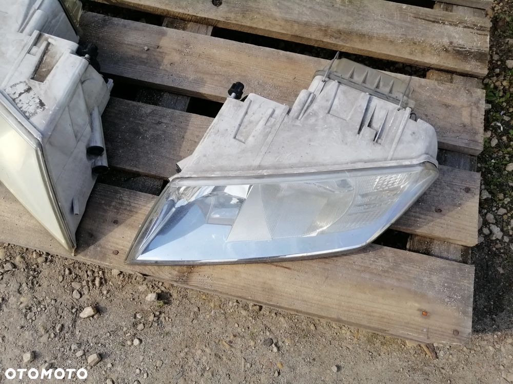 Skoda Octavia II lampy przednie komplet EU i inne - 2