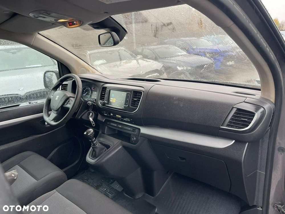 Peugeot Traveller - 12