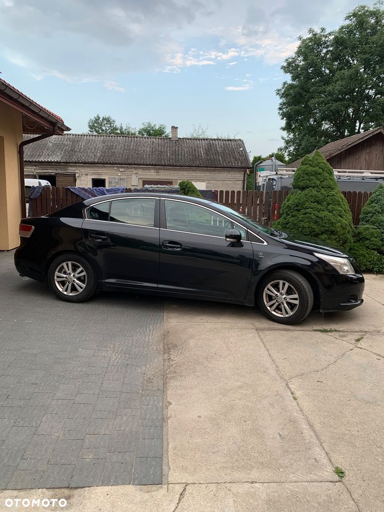 Toyota Avensis - 2