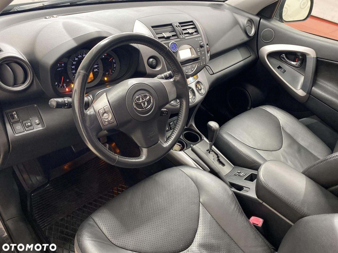Toyota RAV4 - 10