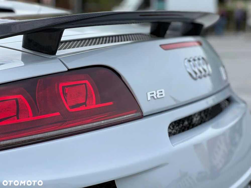 Audi R8 5.2 Quattro S tronic - 11