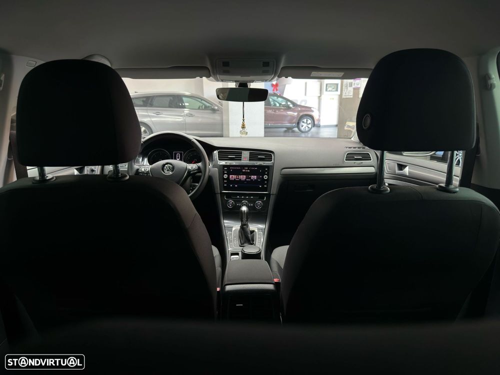 VW Golf 1.6 TDI Confortline DSG - 23