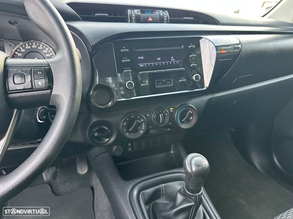 Toyota Hilux 2.4 D-4D 4WD CE CM - 8