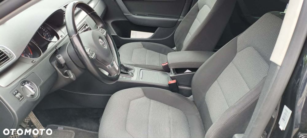 Volkswagen Passat 2.0 TDI BlueMotion Technology Comfortline - 14