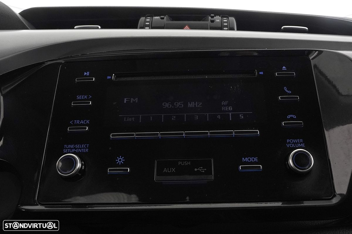 Toyota Hilux 2.4 D-4D 4WD CD CM - 10