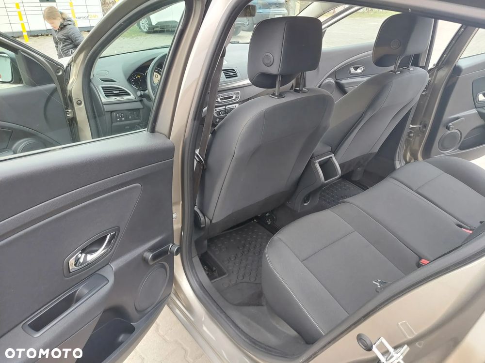 Renault Megane 1.6 16V 110 Paris - 17