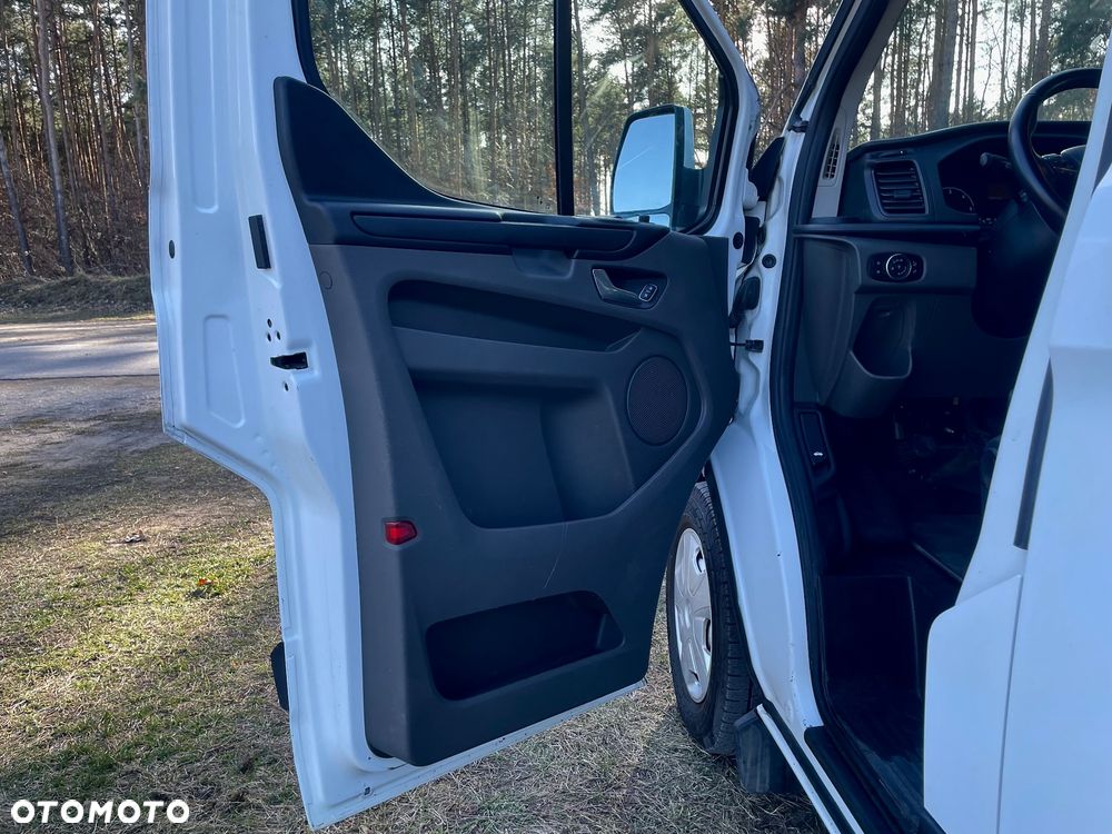 Ford Transit Custom Van - 9
