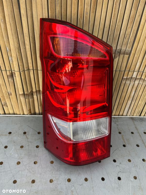 LAMPA TYLNA LEWA MERCEDES VITO VIANO W447 EU