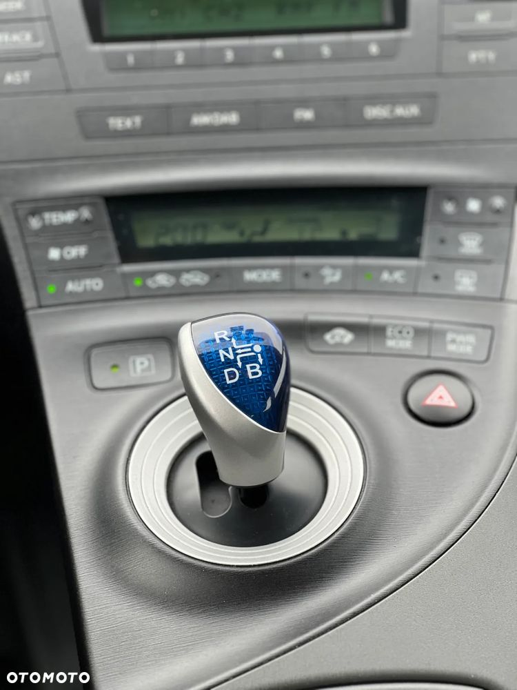 Toyota Prius (Hybrid) Executive - 25