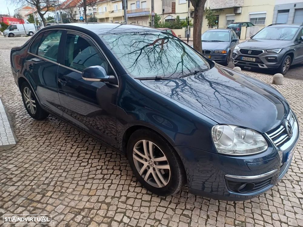 VW Jetta 1.9 TDi Confortine DSG - 6