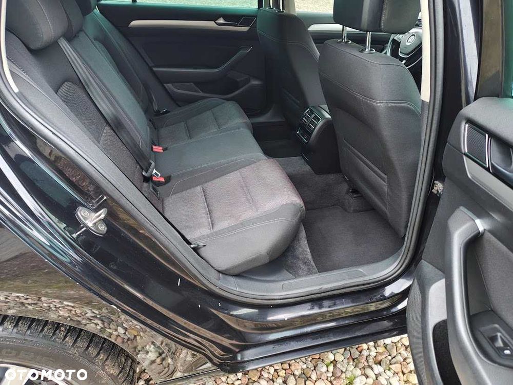 Volkswagen Passat Variant - 11