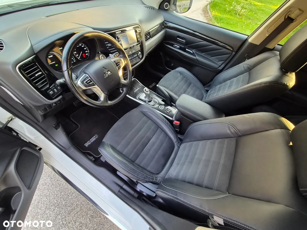 Mitsubishi Outlander - 25