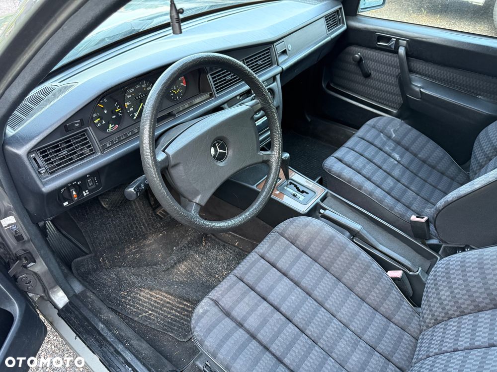 Mercedes-Benz W201 (190) - 10