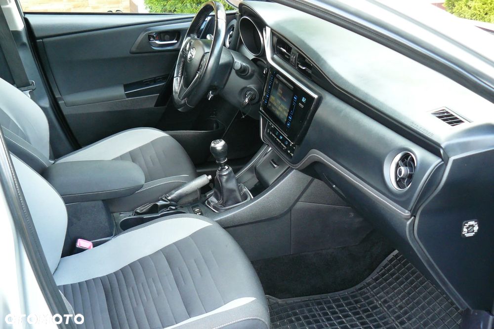 Toyota Auris 1.6 D-4D Design Edition - 32