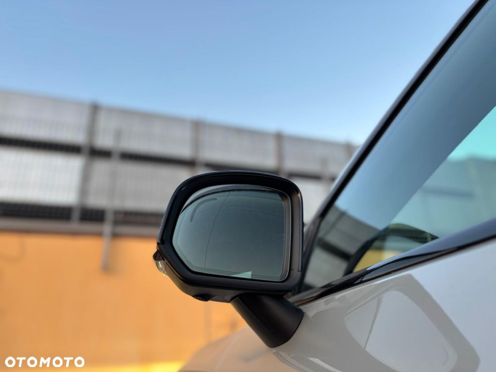 Volvo XC 40 B3 Plus Dark - 9