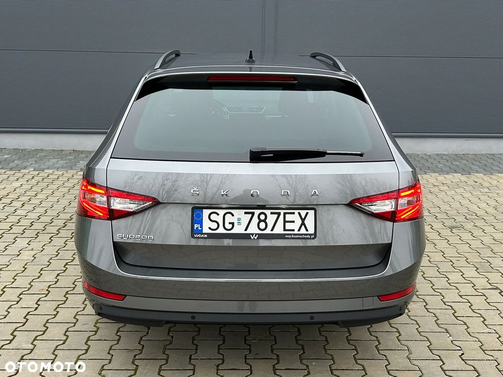Skoda Superb 2.0 TDI DSG Ambition - 6