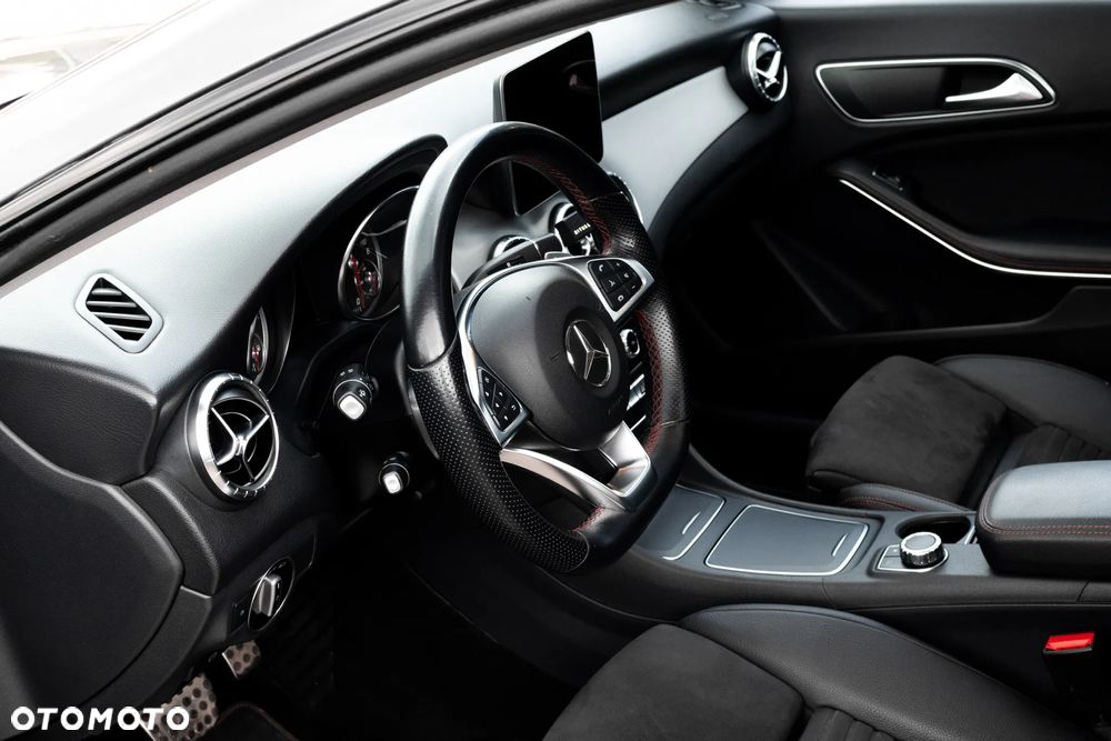 Mercedes-Benz CLA 200 d 7G-DCT AMG Line - 15