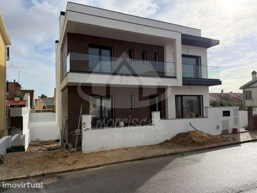 Moradia T4 com vista rio no Bairro das Courelas, Santa Iria de Azóia - Grande imagem: 2/25