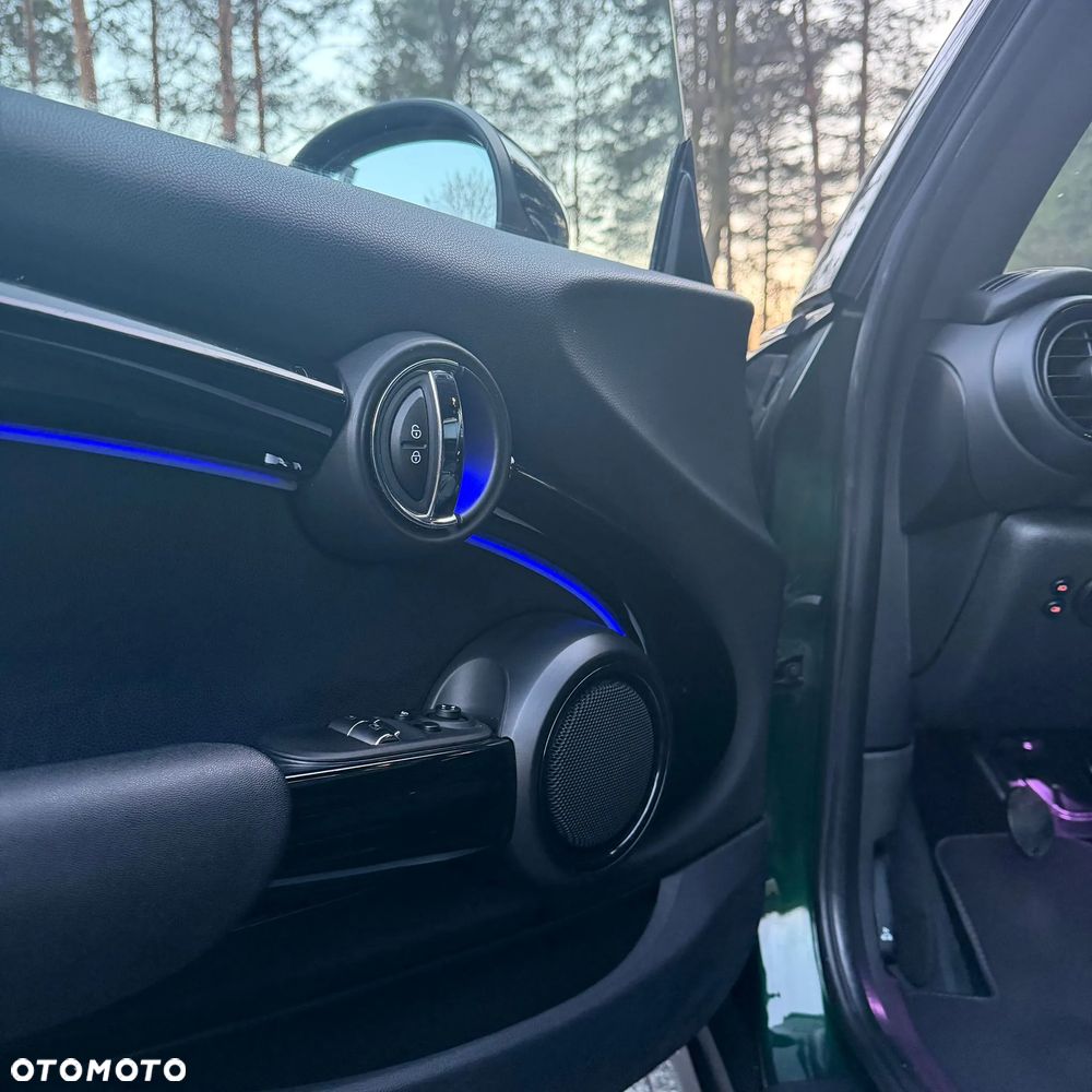 MINI Cooper Essential Trim - 13