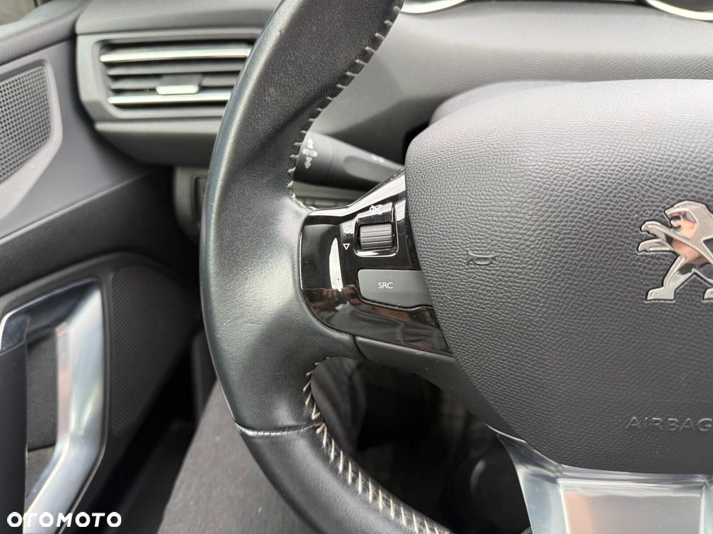 Peugeot 308 1.2 PureTech Allure Pack S&S - 23