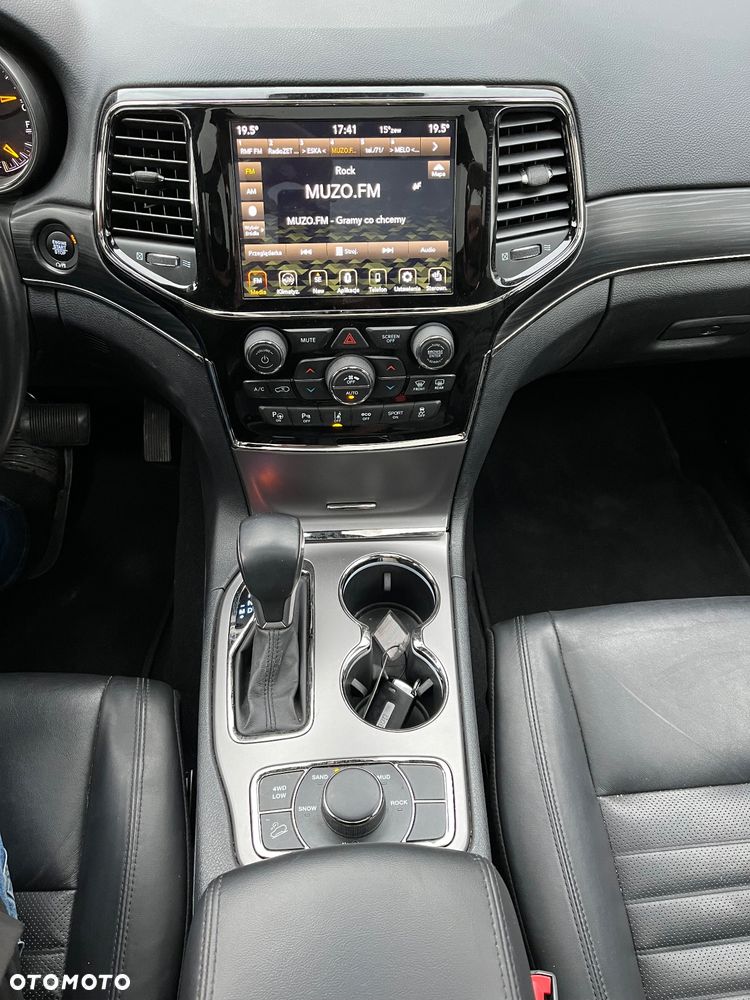 Jeep Grand Cherokee - 21