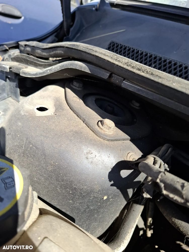 Ford Focus 1.6i Trend - 9