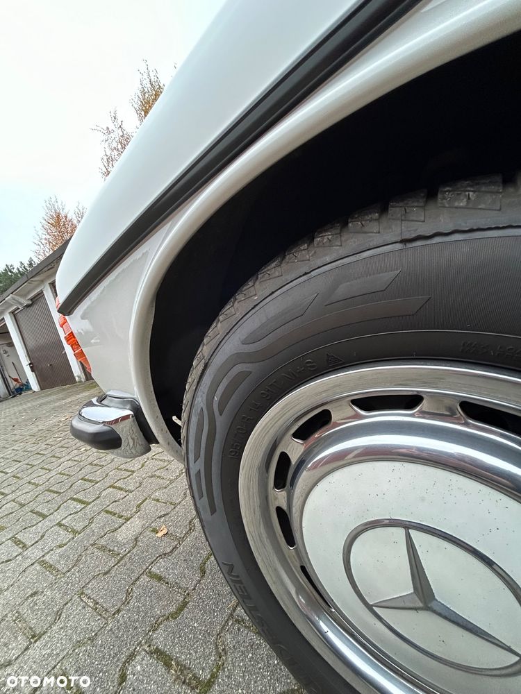 Mercedes-Benz W123 - 32
