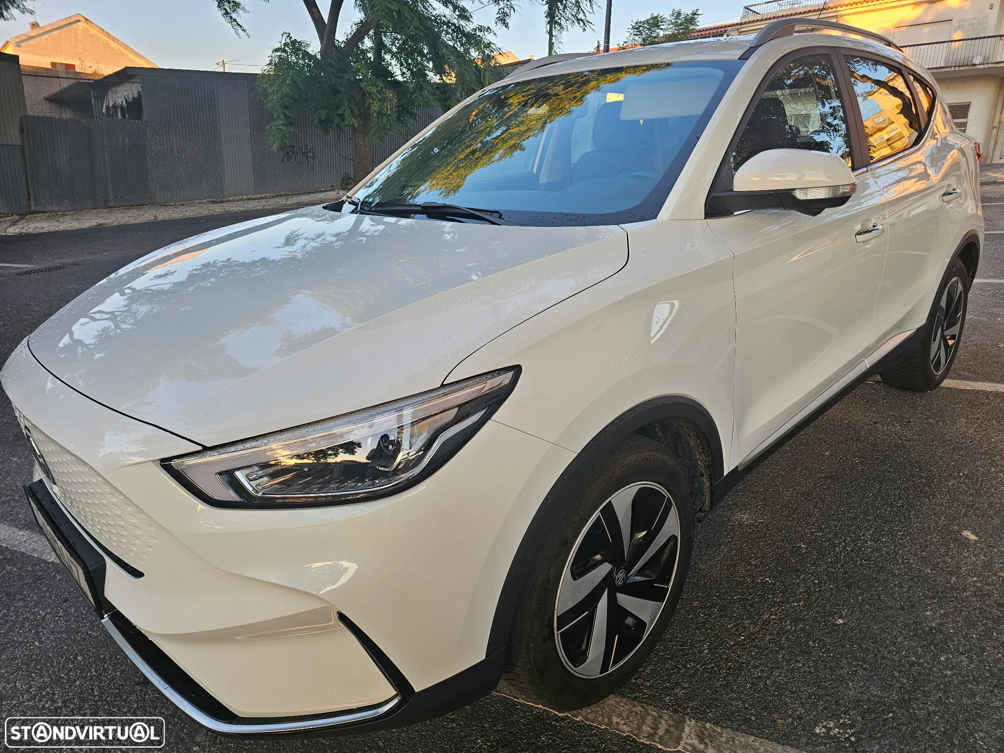 MG ZS EV 72.6 kWh Luxury OBC 11 kW - 2