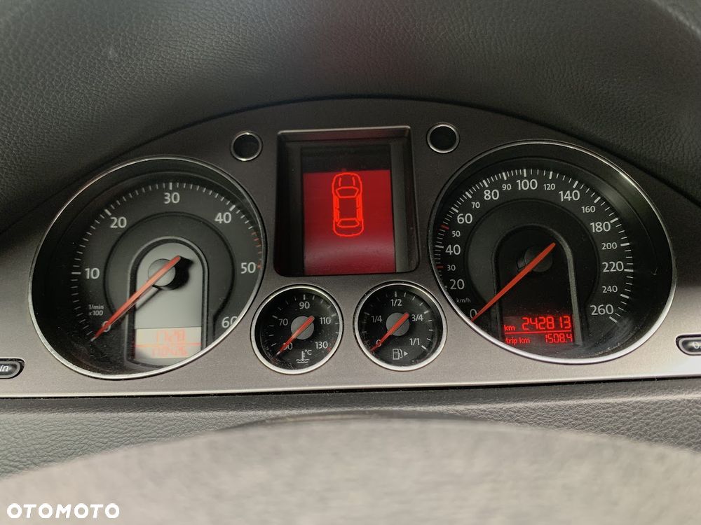Volkswagen Passat 1.9 TDI DPF BlueMotion - 12