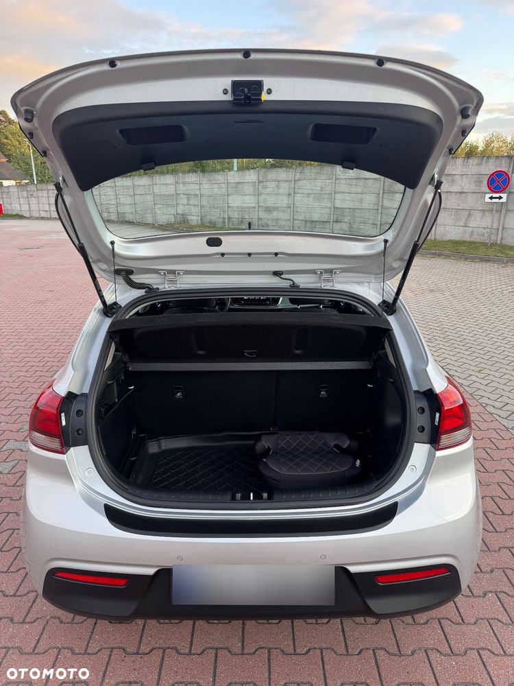 Kia Rio 1.2 L - 4