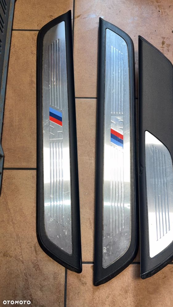 LISTWY NAKŁADKI PROGOWE BMW F06 MPAKIET USZKODZONE MOCOWANIA - 3