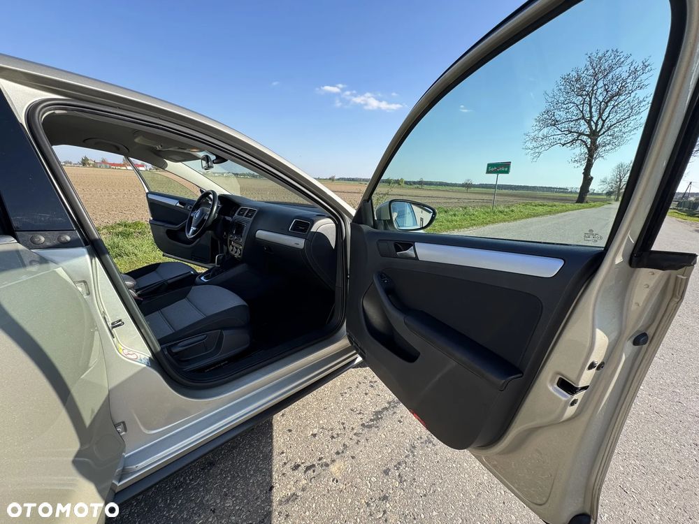 Volkswagen Jetta Hybrid - 24